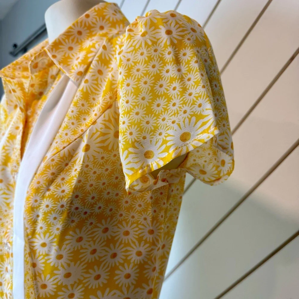 SMAK POLOUR - Yellow & White Daisy Collared Bow Blouse - Size S - Picture 9 of 15